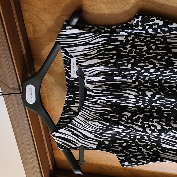 NWT Calvin Klein Black and White Printed Sheath Dress, Size 4 - Picture 2 of 8
